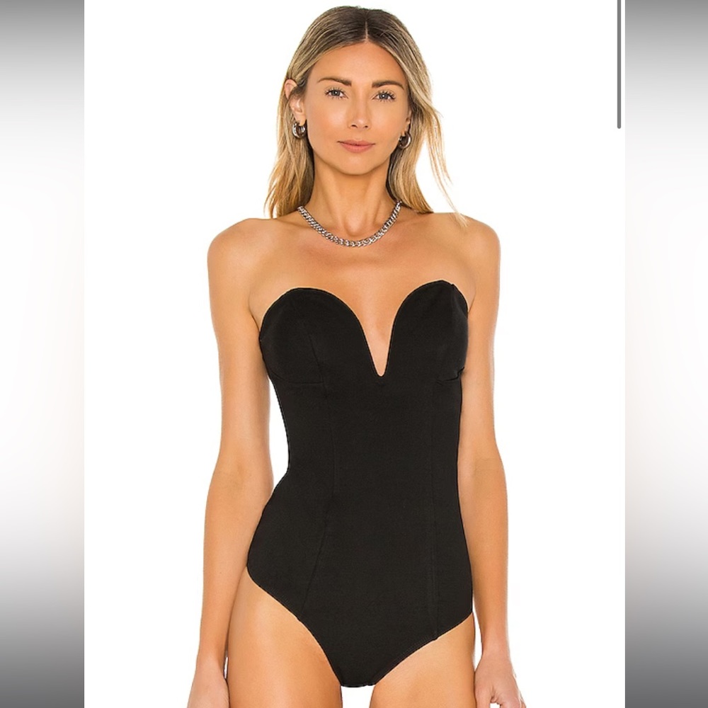 Gianna Sweetheart Bodysuit in Black
superdown